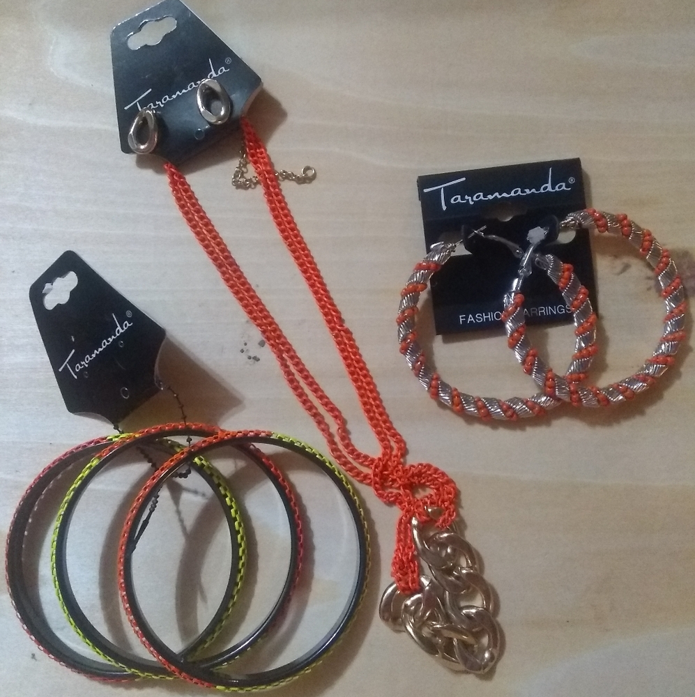 Bundle of fashion jewelry